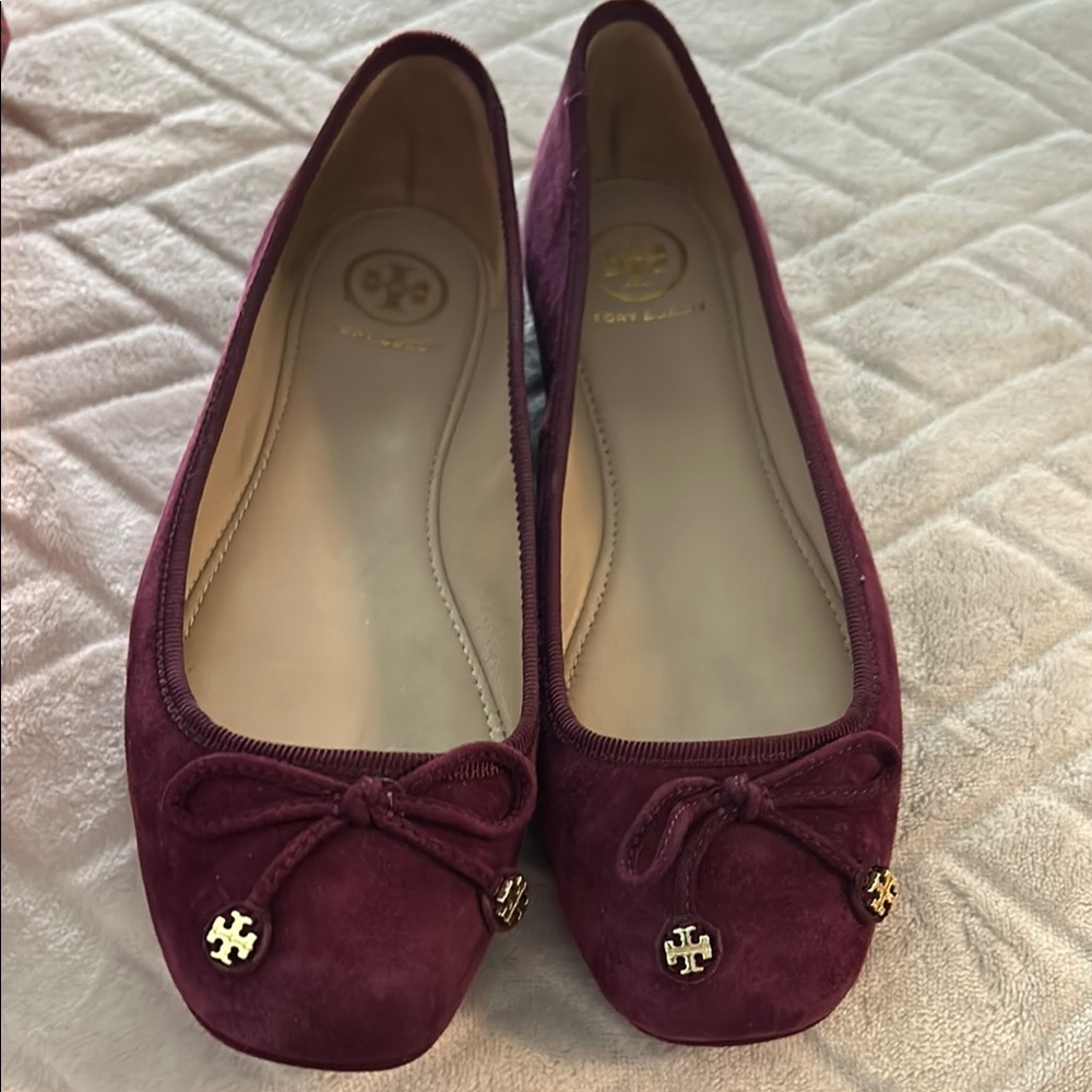 Tory Burch Purple Ballet Flats with Bow Detail in Excellent condition